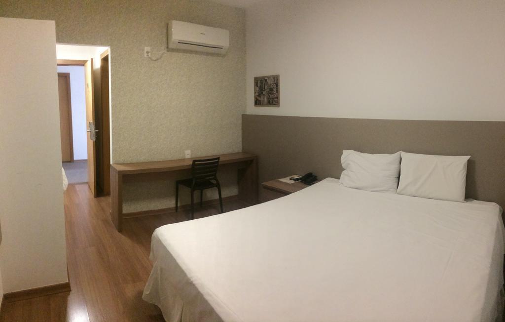 Lord Hotel Aeroporto Confins Vespasiano Esterno foto