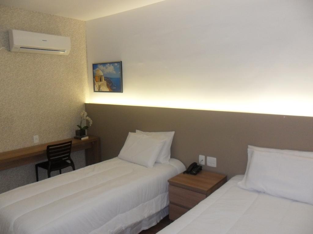 Lord Hotel Aeroporto Confins Vespasiano Esterno foto