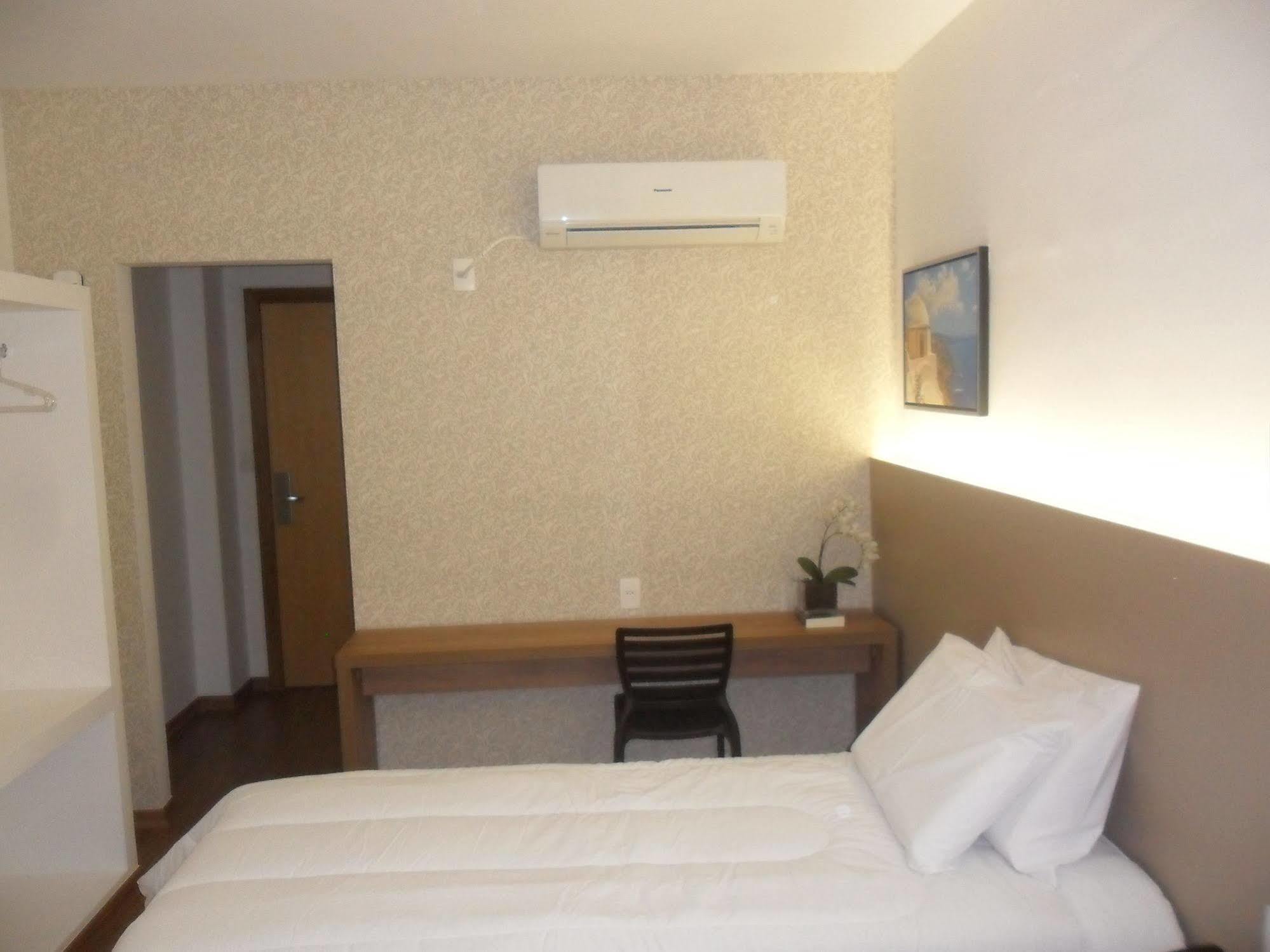 Lord Hotel Aeroporto Confins Vespasiano Esterno foto