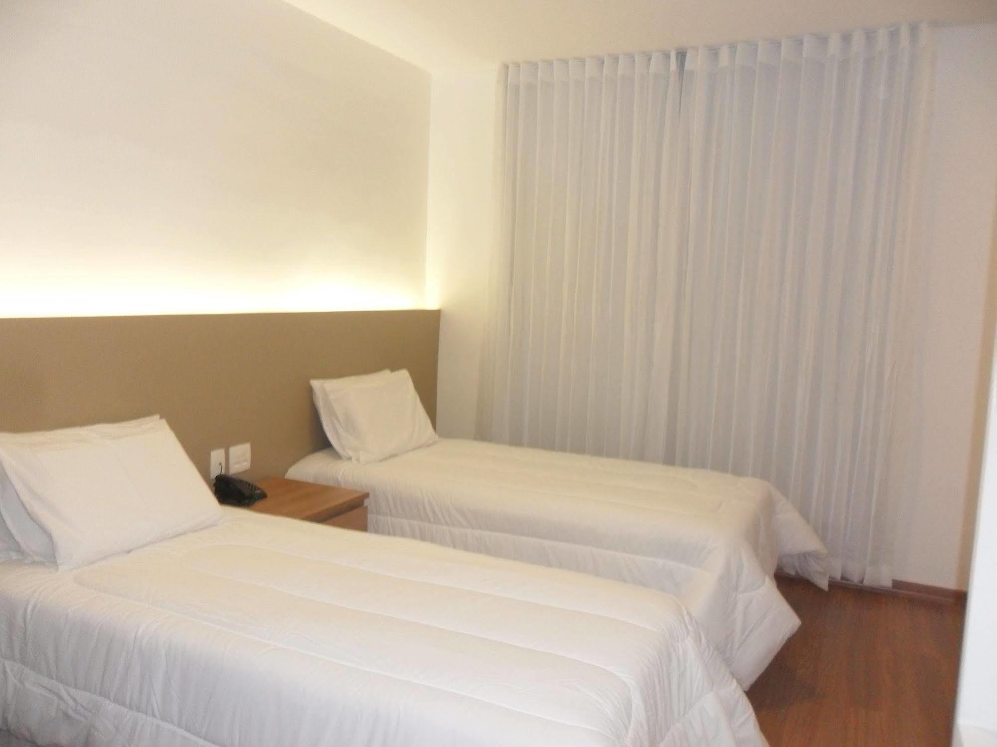 Lord Hotel Aeroporto Confins Vespasiano Esterno foto